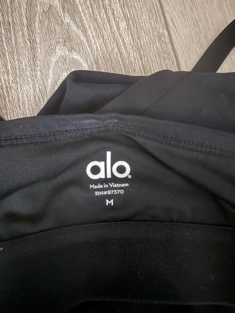ALO Yoga Black Cross Strap Bra Top size M - Picture 4 of 5